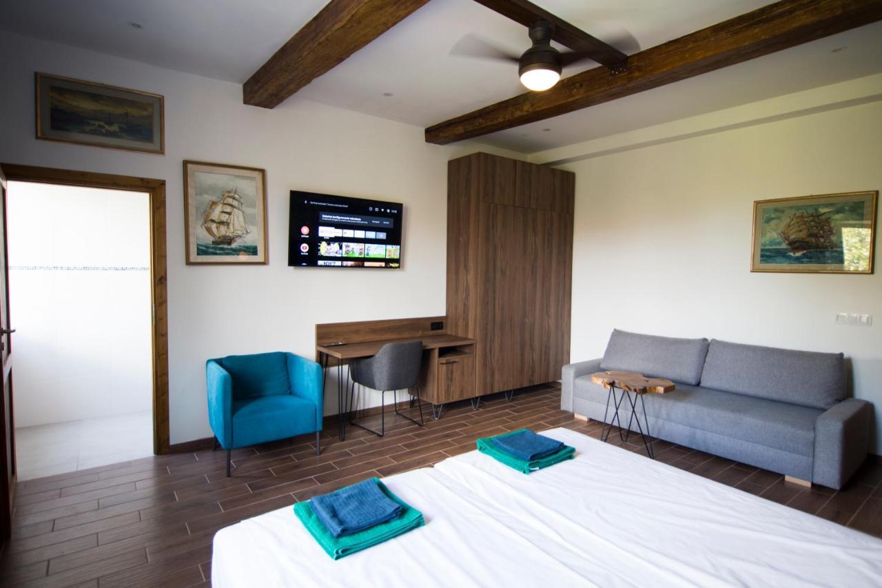 Luxurio Rooms With Baths Livorno Exterior photo